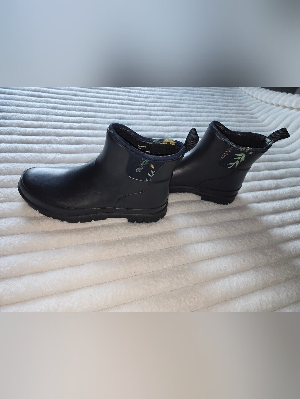Duluth Trading Co Chelsea Rain/Garden Boots. - Picture 4 of 8